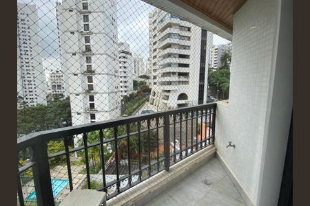 Apartamento à venda com 315m², 3 quartos e 5 vagas Apartamento à venda com 315m², 3 quartos e 5 vagasVaranda da Suíte 3
