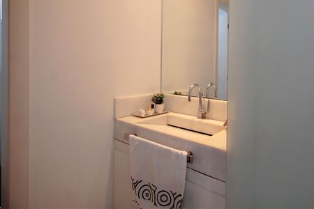 Apartamento à venda com 197m², 4 quartos e 3 vagasBanheiro da Suíte 2