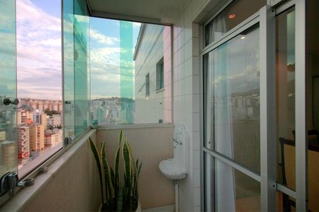 Apartamento à venda com 197m², 4 quartos e 3 vagasVaranda da Sala