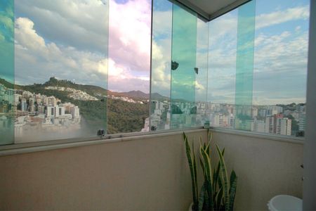 Apartamento à venda com 197m², 4 quartos e 3 vagasVaranda da Sala