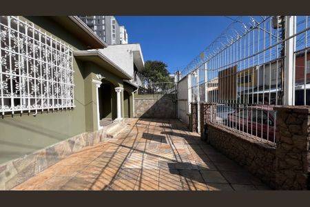 Casa à venda com 248m², 2 quartos e 4 vagas Casa à venda com 248m², 2 quartos e 4 vagasQuintal