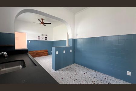 Casa à venda com 248m², 2 quartos e 4 vagas Casa à venda com 248m², 2 quartos e 4 vagasCozinha