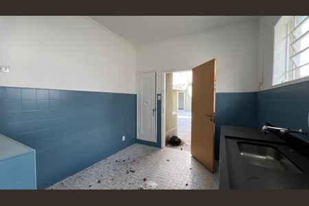 Casa à venda com 248m², 2 quartos e 4 vagas Casa à venda com 248m², 2 quartos e 4 vagasCozinha