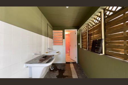 Casa à venda com 248m², 2 quartos e 4 vagas Casa à venda com 248m², 2 quartos e 4 vagasÁrea de Serviço