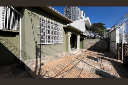 Casa à venda com 248m², 2 quartos e 4 vagas Casa à venda com 248m², 2 quartos e 4 vagasQuintal