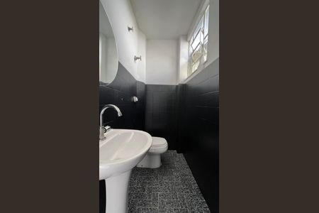Casa à venda com 248m², 2 quartos e 4 vagas Casa à venda com 248m², 2 quartos e 4 vagasBanheiro 2