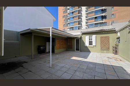 Casa à venda com 248m², 2 quartos e 4 vagas Casa à venda com 248m², 2 quartos e 4 vagasQuintal