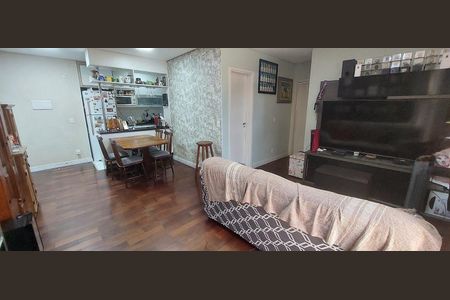 Apartamento à venda com 105m², 2 quartos e 2 vagasSala