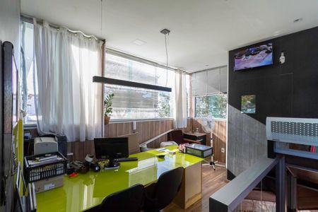 Casa à venda com 138m², 4 quartos e 4 vagas Casa à venda com 138m², 4 quartos e 4 vagasEscritório