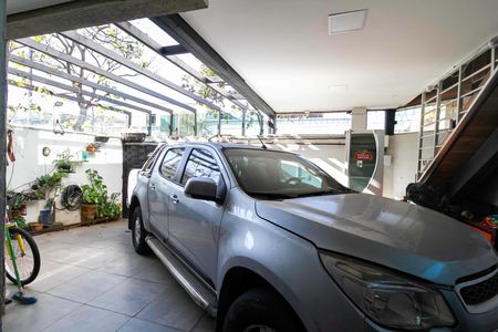Casa à venda com 138m², 4 quartos e 4 vagas Casa à venda com 138m², 4 quartos e 4 vagasGaragem