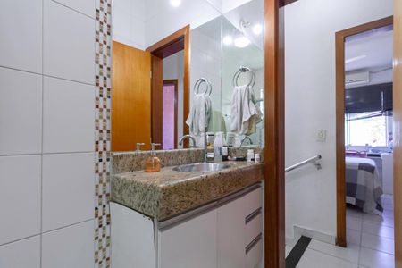 Casa à venda com 138m², 4 quartos e 4 vagas Casa à venda com 138m², 4 quartos e 4 vagasBanheiro social 1