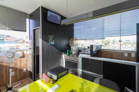 Casa à venda com 138m², 4 quartos e 4 vagas Casa à venda com 138m², 4 quartos e 4 vagasEscritório