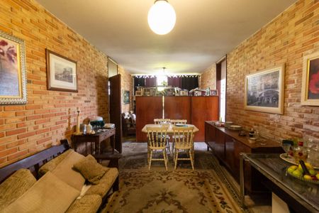 Casa à venda com 226m², 2 quartos e 4 vagasSala de Estar