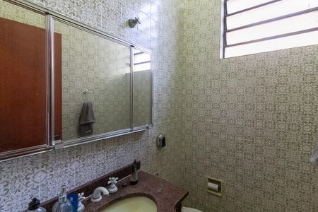 Casa à venda com 226m², 2 quartos e 4 vagasBanheiro da Suíte