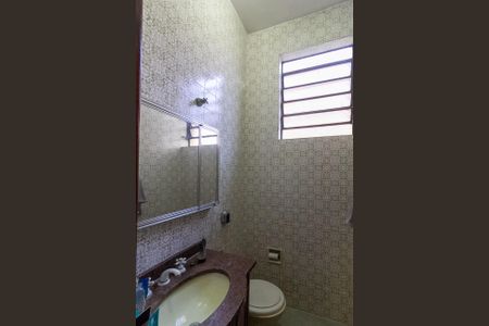 Casa à venda com 226m², 2 quartos e 4 vagasBanheiro da Suíte