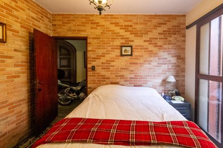 Casa à venda com 226m², 2 quartos e 4 vagasSuíte