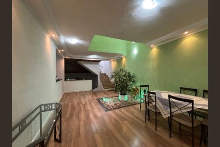 Casa à venda com 330m², 4 quartos e 4 vagas Casa à venda com 330m², 4 quartos e 4 vagasSala de Jantar
