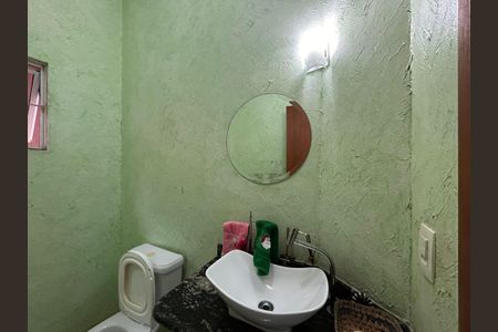 Casa à venda com 330m², 4 quartos e 4 vagas Casa à venda com 330m², 4 quartos e 4 vagasBanheiro 2