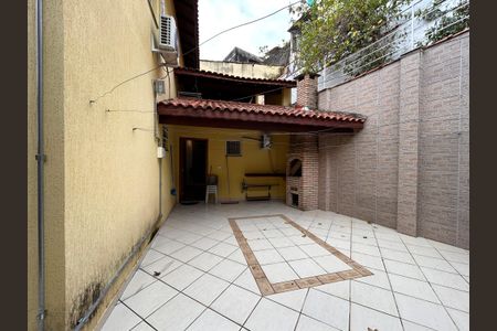 Casa à venda com 330m², 4 quartos e 4 vagas Casa à venda com 330m², 4 quartos e 4 vagasChurrasqueira