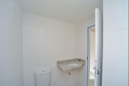 Apartamento à venda com 82m², 2 quartos e 2 vagasBanheiro da Suíte 2