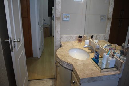 Apartamento à venda com 383m², 5 quartos e 4 vagasBanheiro 2