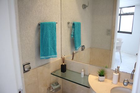 Apartamento à venda com 383m², 5 quartos e 4 vagasBanheiro 1