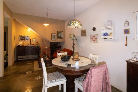 Casa à venda com 320m², 3 quartos e sem vaga Casa à venda com 320m², 3 quartos e sem vagaSala