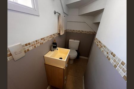 Casa de condomínio para alugar com 177m², 4 quartos e 2 vagasLavabo