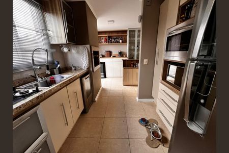 Casa de condomínio para alugar com 177m², 4 quartos e 2 vagasCozinha