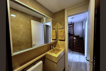 Casa de condomínio para alugar com 177m², 4 quartos e 2 vagasBanheiro Social