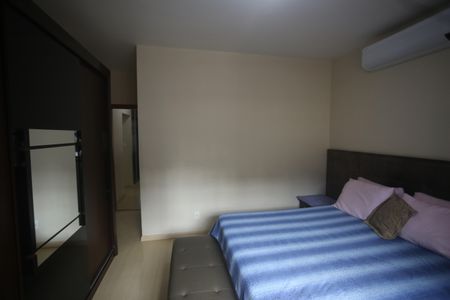 Casa à venda com 417m², 5 quartos e 4 vagasSuite