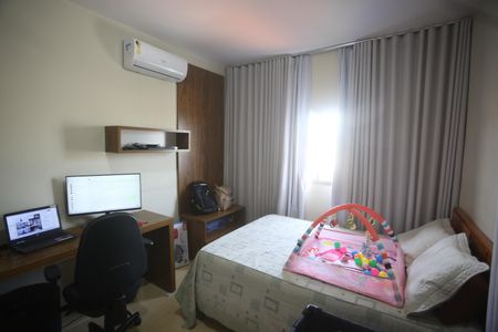 Casa à venda com 417m², 5 quartos e 4 vagasQuarto 4