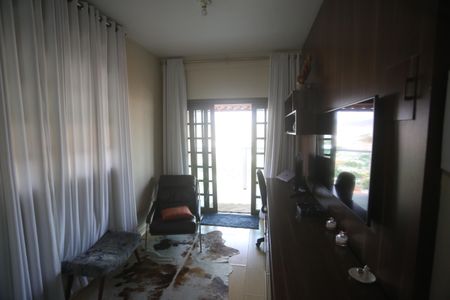 Casa à venda com 417m², 5 quartos e 4 vagasSala 2