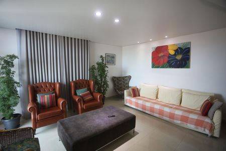 Casa à venda com 417m², 5 quartos e 4 vagasSala