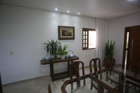 Casa à venda com 417m², 5 quartos e 4 vagasSala