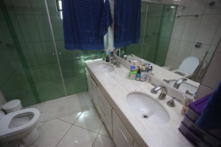 Casa à venda com 417m², 5 quartos e 4 vagasSuite