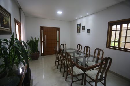 Casa à venda com 417m², 5 quartos e 4 vagasSala