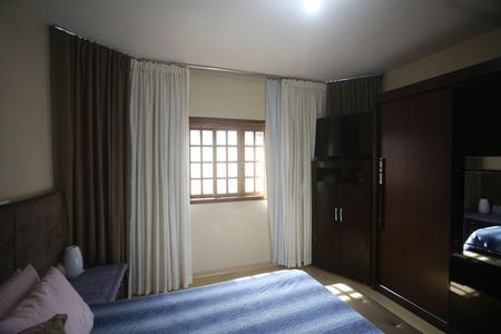 Casa à venda com 417m², 5 quartos e 4 vagasSuite