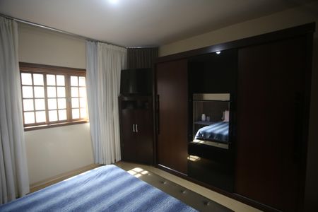 Casa à venda com 417m², 5 quartos e 4 vagasSuite