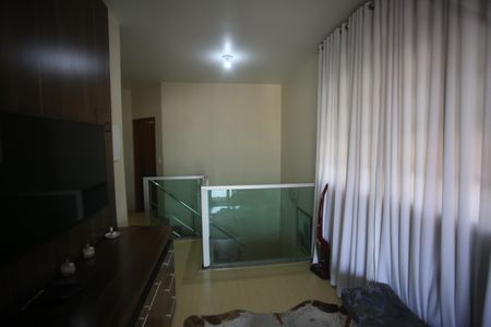 Casa à venda com 417m², 5 quartos e 4 vagasSala 2