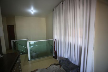 Casa à venda com 417m², 5 quartos e 4 vagasSala 2