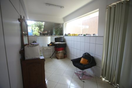 Casa à venda com 417m², 5 quartos e 4 vagasArea de serviço