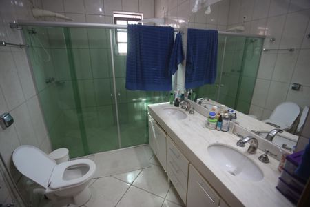 Casa à venda com 417m², 5 quartos e 4 vagasSuite