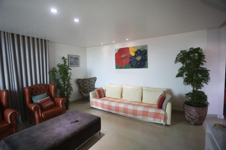 Casa à venda com 417m², 5 quartos e 4 vagasSala