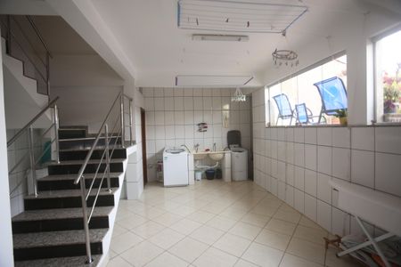 Casa à venda com 417m², 5 quartos e 4 vagasArea de serviço