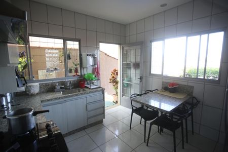 Casa à venda com 417m², 5 quartos e 4 vagasCozinha