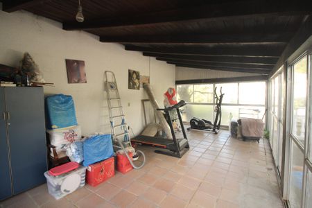Casa à venda com 291m², 3 quartos e 3 vagas Casa à venda com 291m², 3 quartos e 3 vagasVaranda