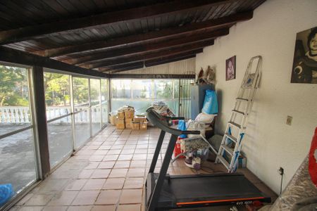 Casa à venda com 291m², 3 quartos e 3 vagas Casa à venda com 291m², 3 quartos e 3 vagasVaranda