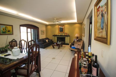 Casa à venda com 291m², 3 quartos e 3 vagas Casa à venda com 291m², 3 quartos e 3 vagasSala 1
