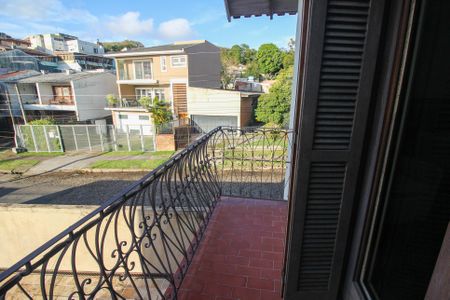 Casa à venda com 291m², 3 quartos e 3 vagas Casa à venda com 291m², 3 quartos e 3 vagasSacada da suíte